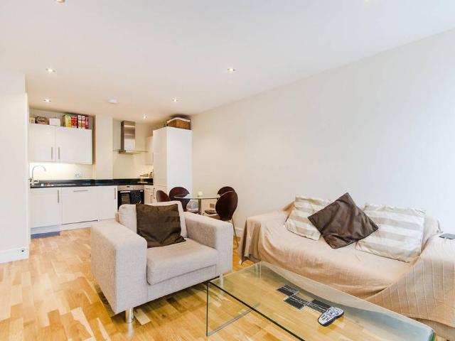 Flat for sale in Kenton, Greater London