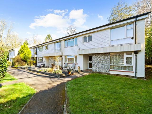 Flat for sale in Red Hill, Surrey