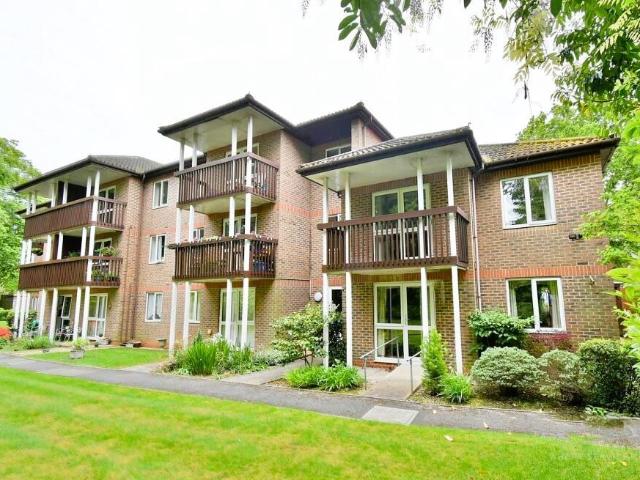 Flat for sale in Tricketts Cross, Ferndown