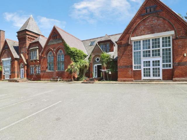 Flat for sale in Loundsley Green, East Midlands