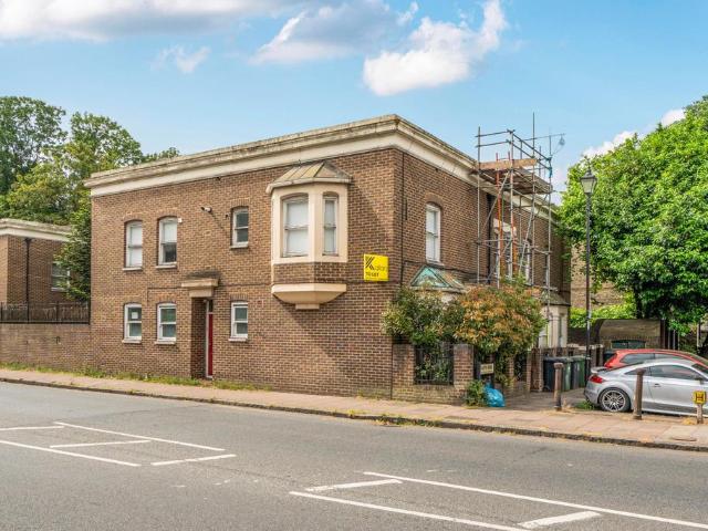 Flat for sale in London Borough of Lewisham, Deptford