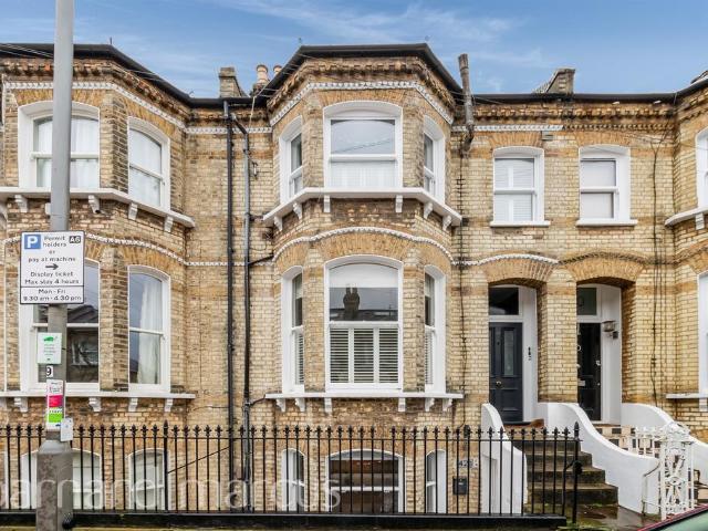 Flat for sale in Wandsworth, Greater London