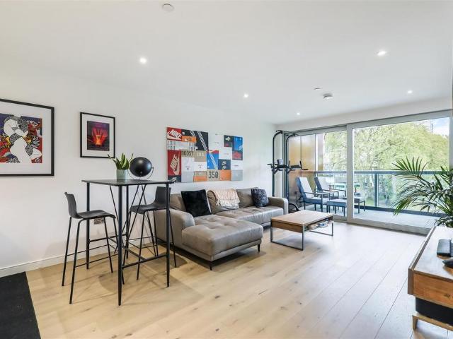 Flat for sale in Wandsworth, Greater London
