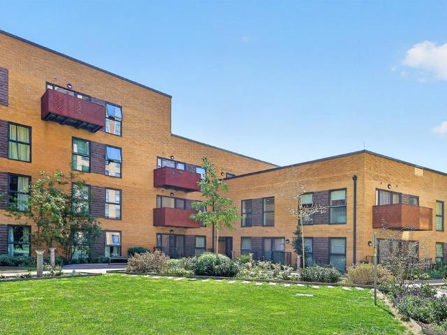 Flat for sale in London Borough of Ealing, Greater London