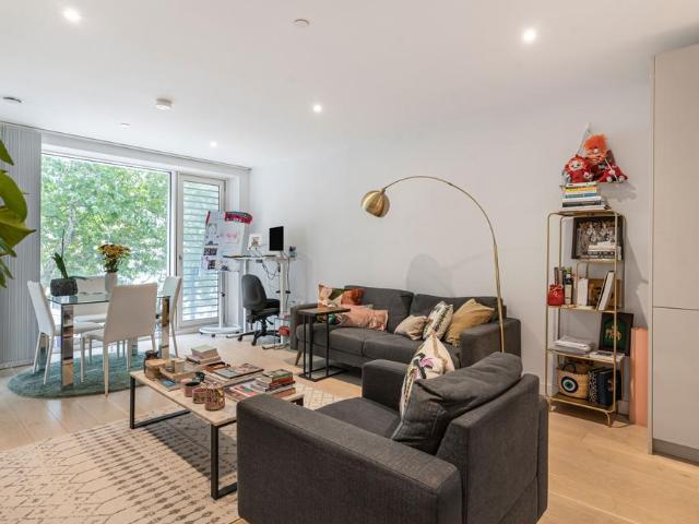 Flat for sale in Browning Estate, Greater London