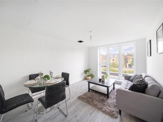 Flat for sale in London Borough of Merton, Merton Park