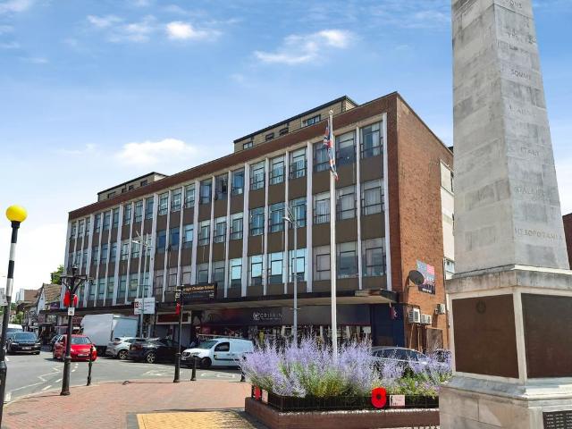 Flat for sale in Badgers Dene, Grays