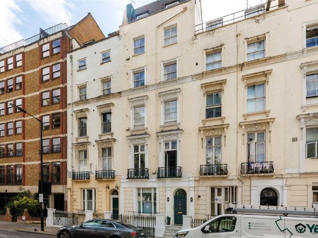 Flat for sale in Bayswater, Greater London