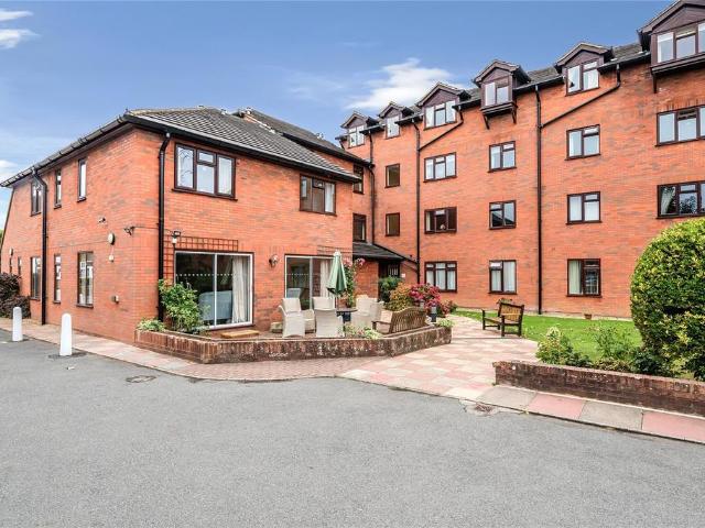 Flat for sale in Locksbottom, Greater London