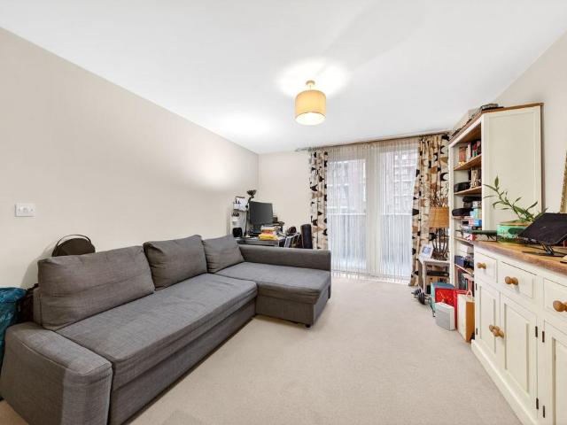Flat for sale in Nine Elms, Greater London