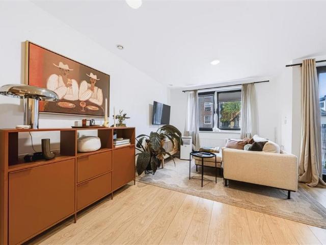 Flat for sale in Nine Elms, Greater London