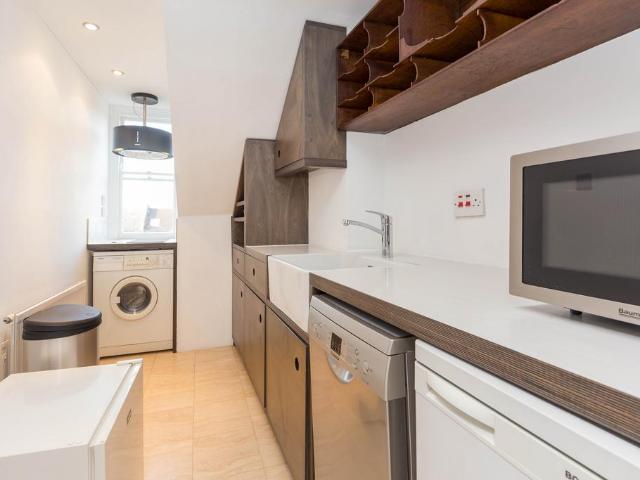 Flat for sale in Highbury, Greater London
