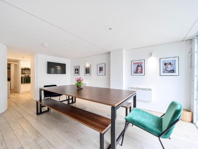 Flat for sale in Hoxton, Greater London