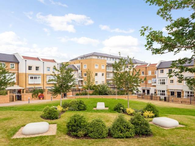 Flat for sale in Holloway Hill, Fole