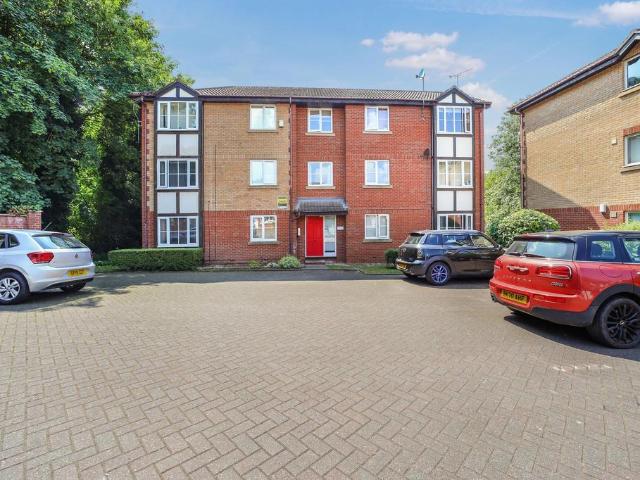 Flat for sale in Wargrave, Newton-le-willows
