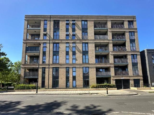 Flat for sale in Loughborough Junction, Greater London