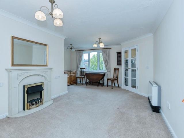 Flat for sale in Syston, Elmfield