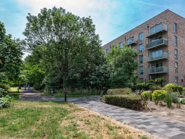 Flat for sale in Beckton, Greater London