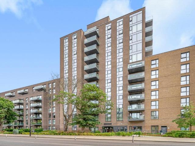 Flat for sale in Woodberry Down, Stoke Newington