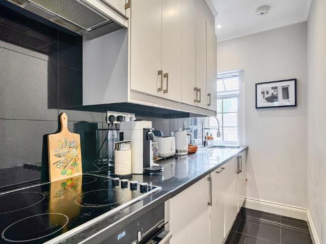 Flat for sale in Chelsea, Greater London
