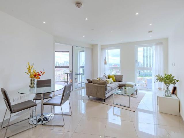 Flat for sale in Elephant and Castle, Greater London