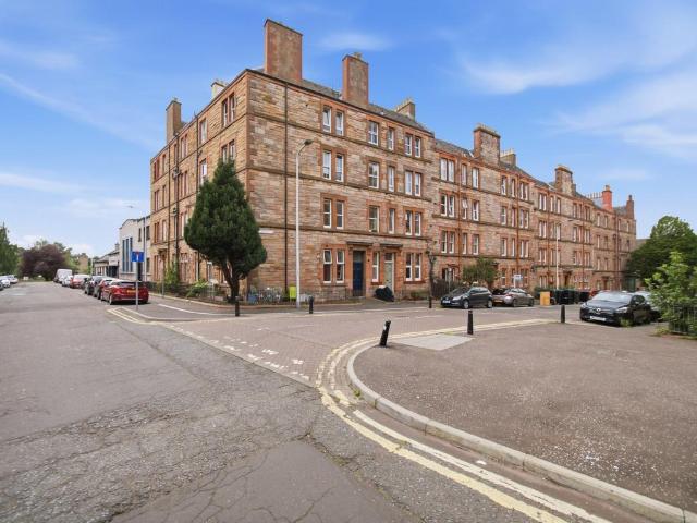 Flat for sale in Merchiston, Scotland