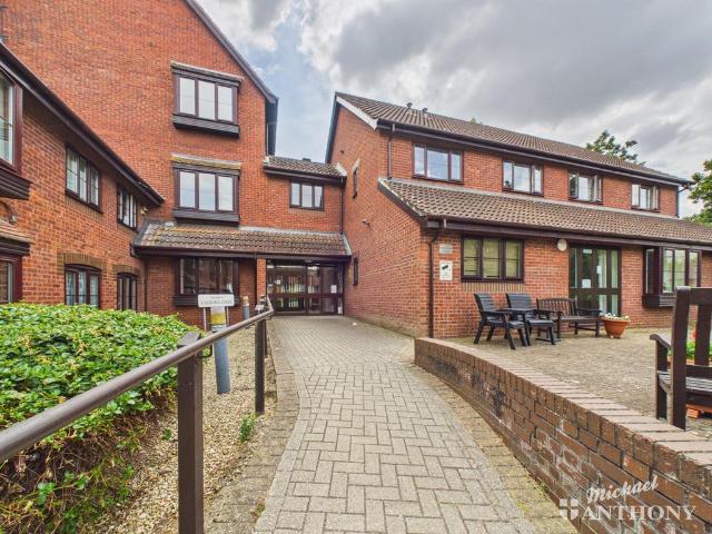 Flat for sale in Walton, Aylesbury