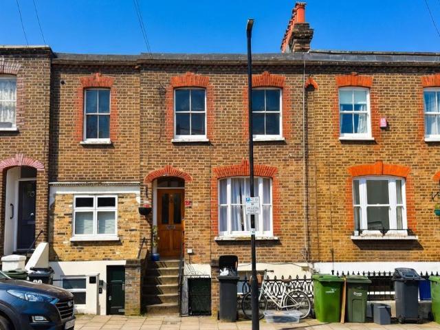 Flat for sale in Tulse Hill, Greater London