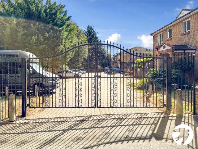 Flat for sale in Maidstone, Kent