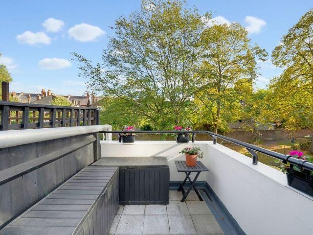 Flat for sale in London Borough of Lambeth, Greater London