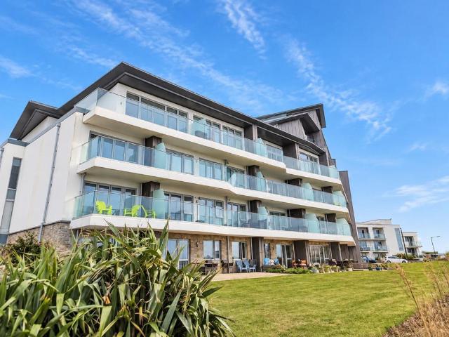 Flat for sale in Porth, Newquay
