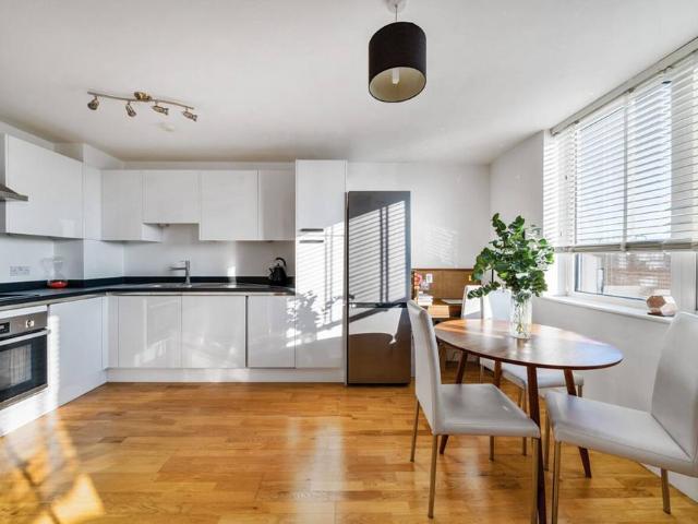 Flat for sale in Greenwich Town Centre, Greater London