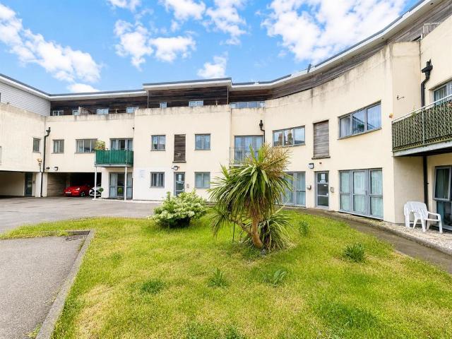 Flat for sale in Cliftonville West, Acol