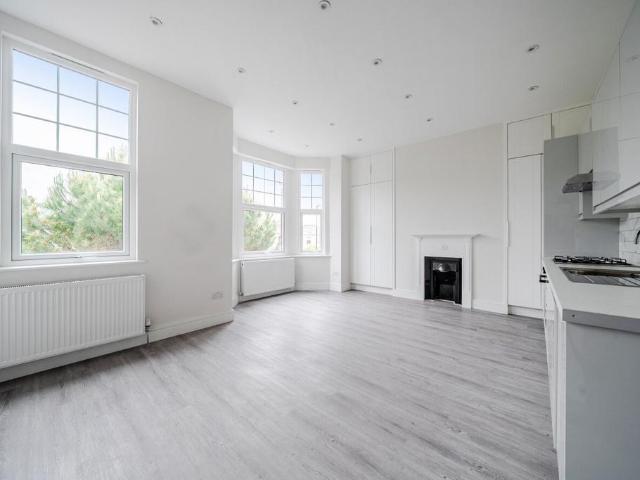 Flat for sale in Putney, Greater London