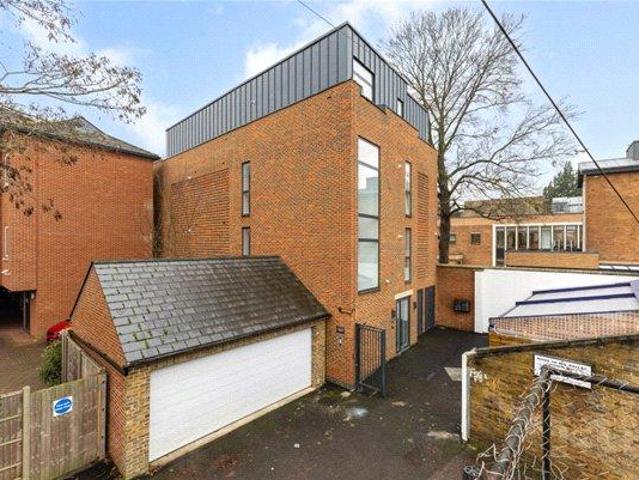 Flat for sale in Weybridge, Elmbridge