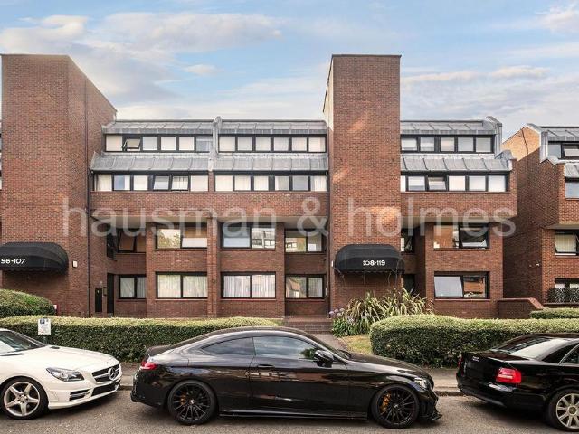 Flat for sale in Golders Green, Greater London