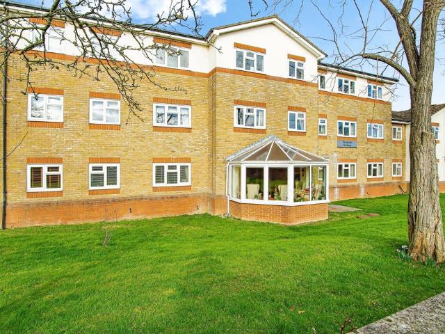 Flat for sale in London Borough of Croydon, Shirley