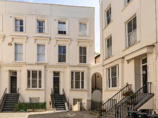 Flat for sale in Maida Vale, Greater London