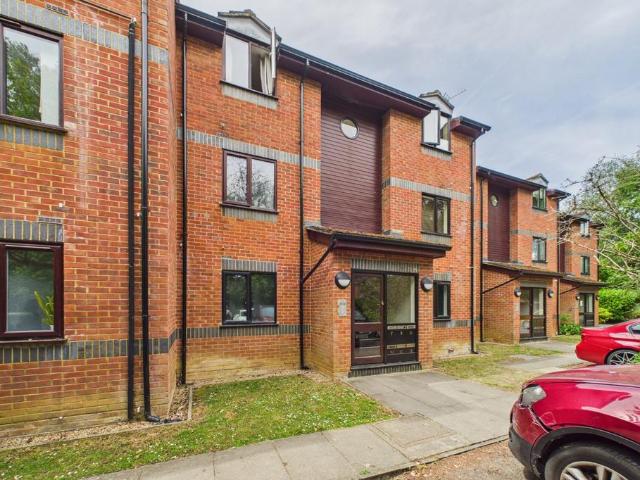 Flat for sale in Martin's Heron, Winkfield