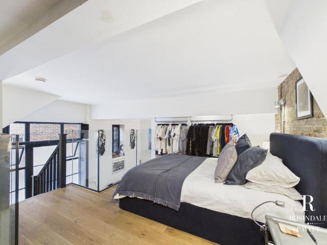 Flat for sale in Wallington, Greater London