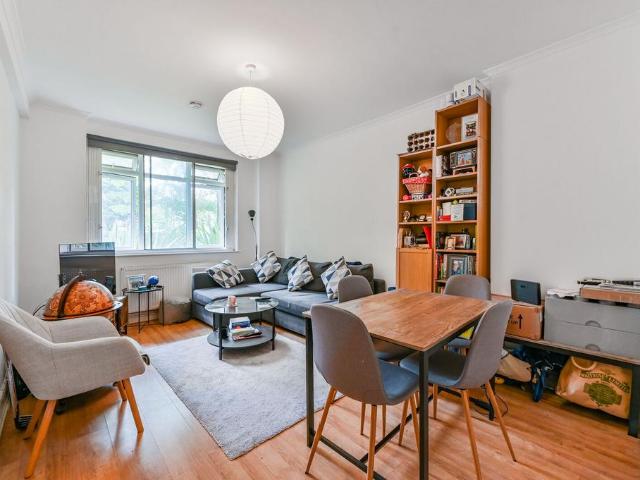 Flat for sale in St. John's Wood, Greater London
