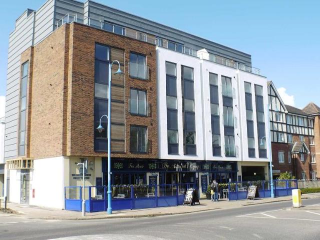 Flat for sale in Potters Bar, Hertfordshire