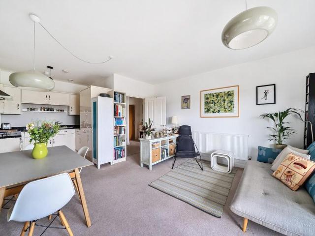 Flat for sale in London Borough of Lewisham, Brockley