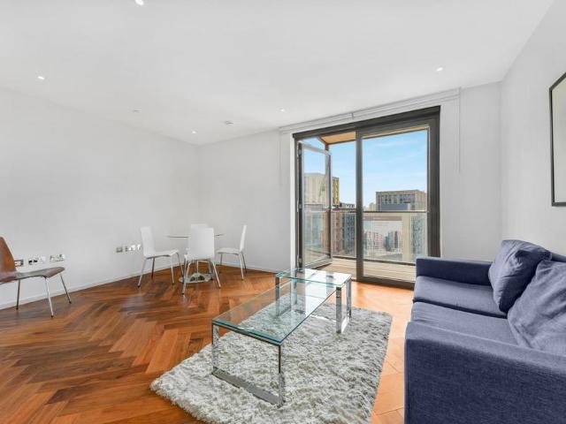 Flat for sale in Nine Elms, Greater London