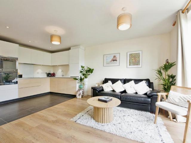 Flat for sale in Harold Wood, Greater London