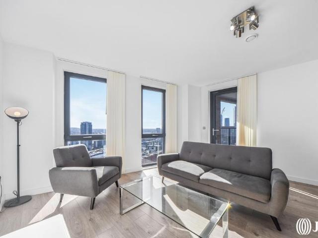 Flat for sale in Poplar Grove, Greater London
