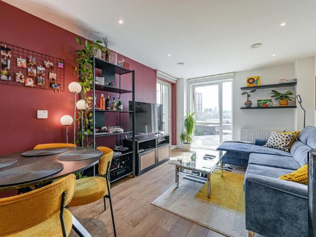 Flat for sale in London Borough of Lewisham, Deptford