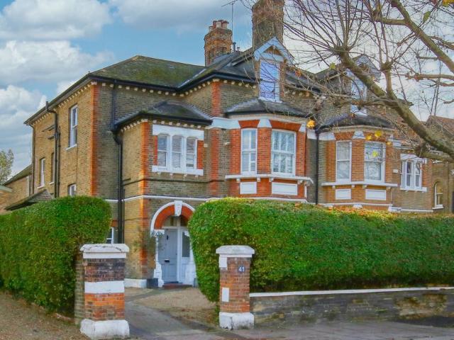Flat for sale in London Borough of Wandsworth, Greater London