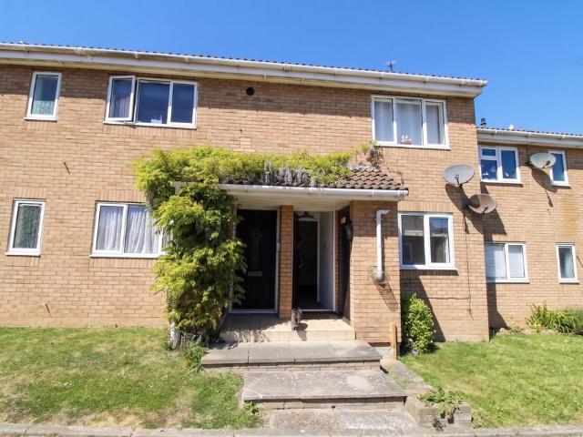 Flat for sale in Acol, Kent