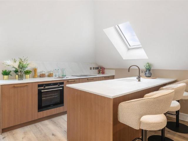 Flat for sale in Streatham, Greater London